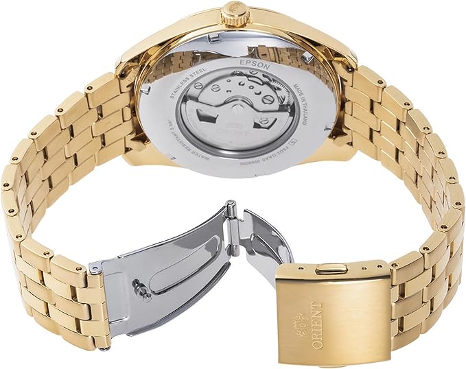 L'Orient Multi Year Calendar Automatico RA-BA0001G30B orologio uomo multifunzione di Orient è mostrato dal retro, con la cassa in acciaio inossidabile color oro, il movimento meccanico a vista, il bracciale in metallo parzialmente aperto e la chiusura incisa.