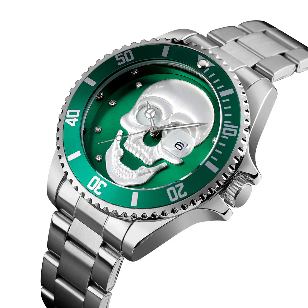 L'orologio PACOSHOP con teschio 3D silver green è dotato di cinturino in acciaio inossidabile, lunetta verde, teschio argentato sul quadrante, indici a diamante e datario incastonato nell'occhio destro.