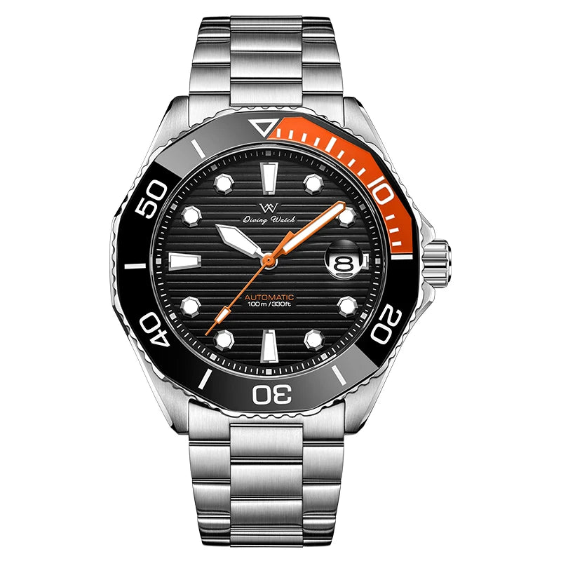 L'Orologio Automatico Acciaio Inossidabile vetro Zaffiro di PACOSHOP24.COM è dotato di cinturino in acciaio inossidabile color argento, quadrante nero testurizzato con accenti arancioni, indici bianchi, lunetta arancione-nera con grandi numeri, vetro zaffiro e datario al 3.