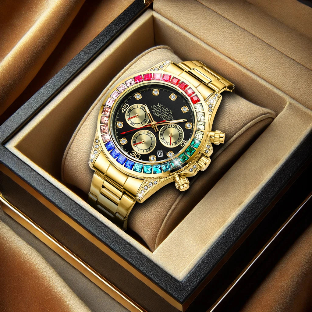 L'Orologio uomo Mod. Rainbow Limited edition di PACOSHOP24.COM è un lussuoso orologio da polso in oro con quadrante nero, gemme colorate sulla lunetta, tre contatori e viene fornito in un'elegante scatola foderata di raso marrone e marrone.