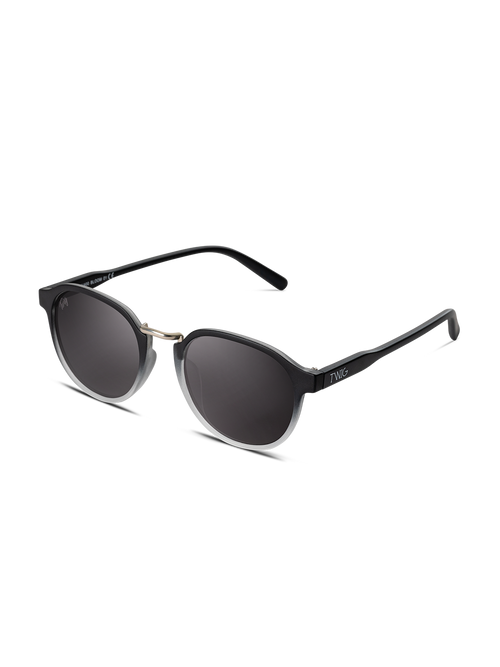 Occhiali da sole Bloom di TWIG Concept Milano: occhiali da sole unisex neri con lenti scure rotonde, sottile ponte nasale in metallo, aste dritte e una montatura elegante con il nome TWIG in bianco. Protezione UV 400. Fondo bianco liscio.
