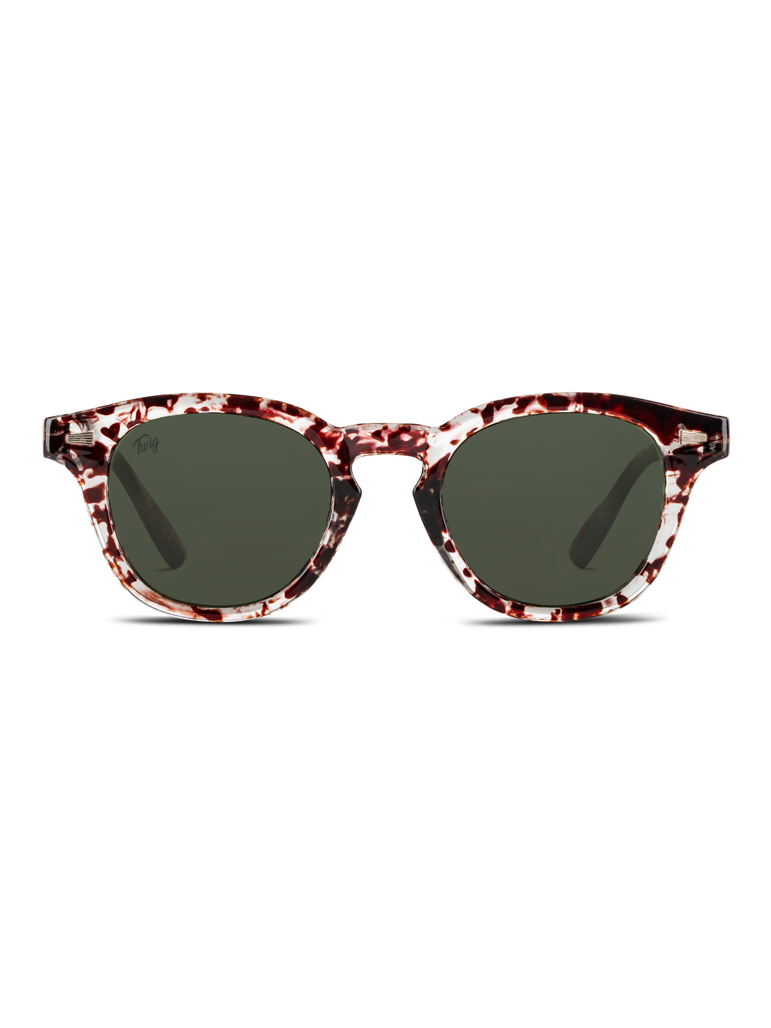 Occhiali da sole Bauman di TWIG Concept Milano con lenti colorate verdi e montatura in acetato marmorizzato rosso, bianco e nero, che offre protezione UV 400. In foto, su sfondo bianco.