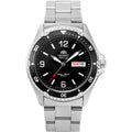 L'Orient Mako II Automatico FAA02001B9 di Orient è un orologio subacqueo color argento con quadrante nero, indici bianchi, indicazione della data del giorno (domenica 8), cinturino in acciaio inossidabile e lunetta girevole con indicatori dei minuti.