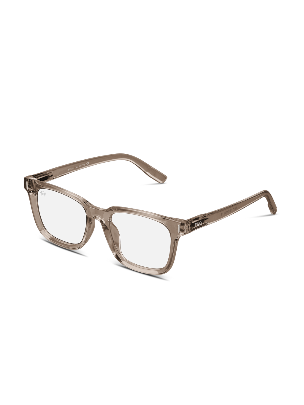 Gli Occhiali luce blu Fleming di TWIG Concept Milano sono occhiali rettangolari trasparenti con montatura marrone chiaro e lenti che assorbono i raggi nocivi. Sono esposti in posizione obliqua su uno sfondo bianco.