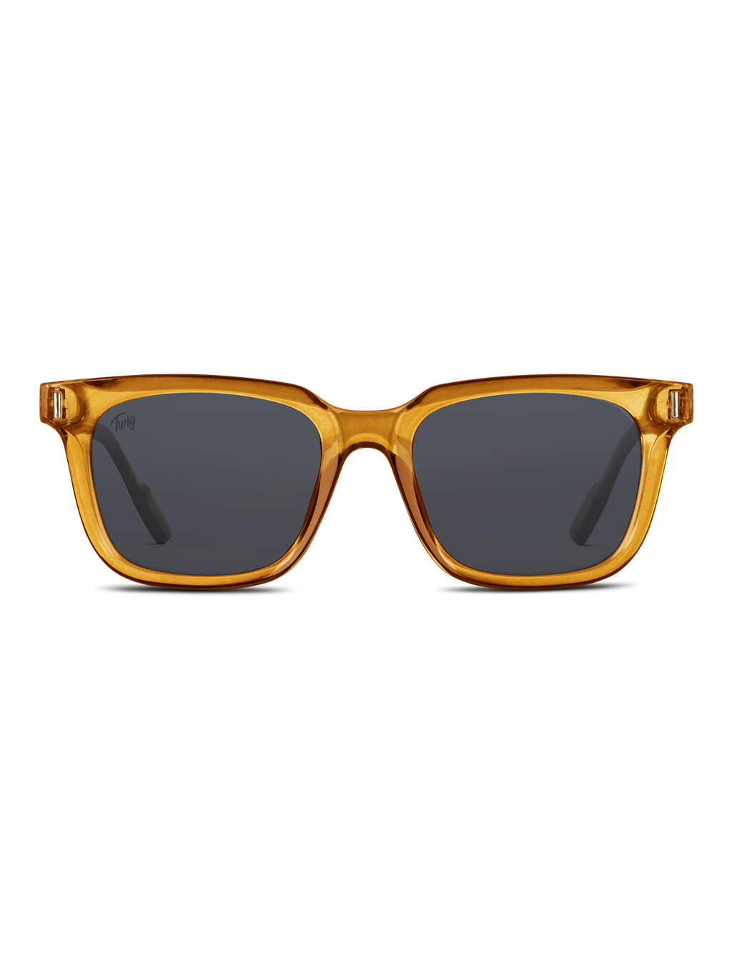 Gli Occhiali da sole Fleming di TWIG Concept Milano sono occhiali da sole rettangolari unisex con montatura spessa e traslucida color ambra e lenti scure UV 400, su sfondo bianco.