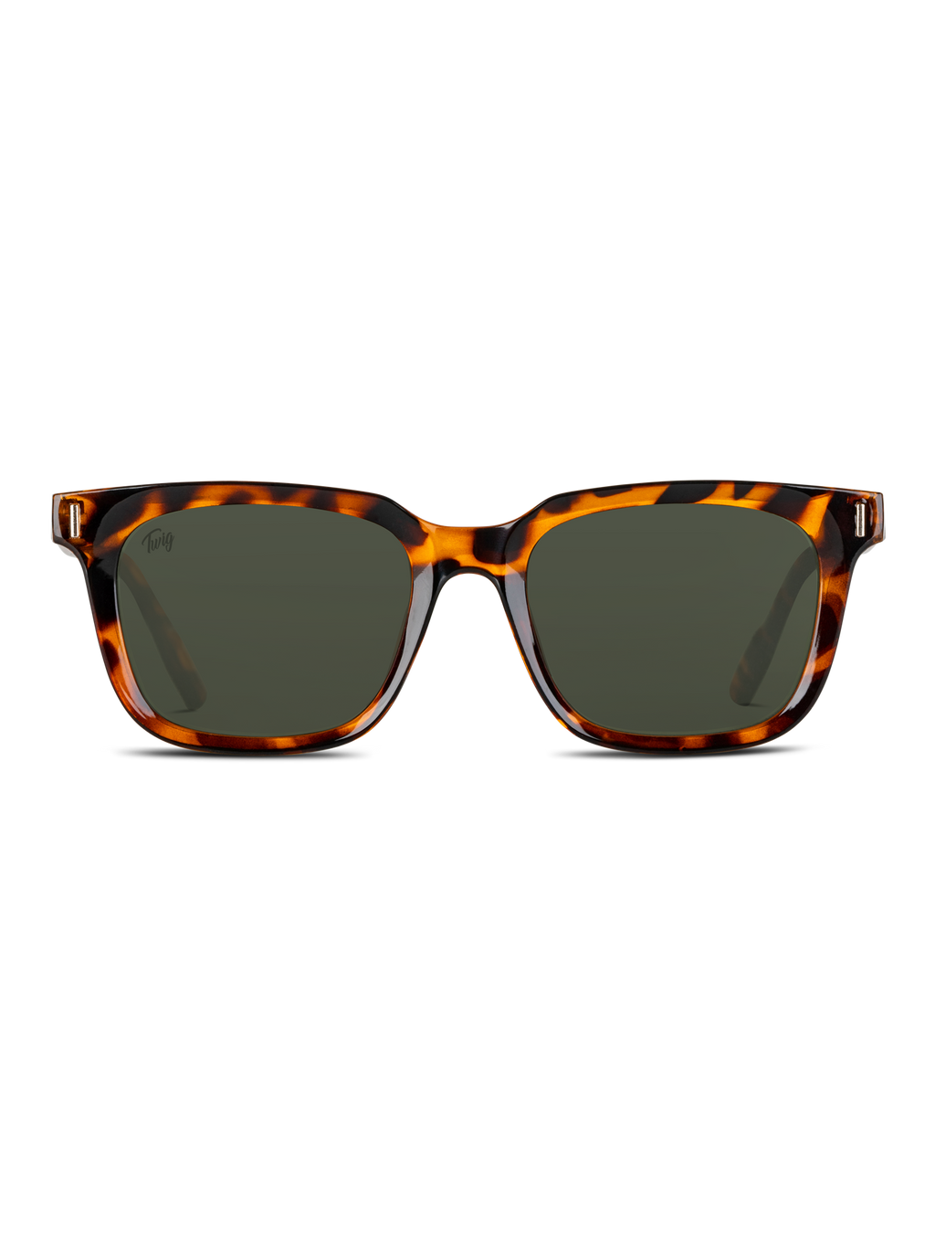 Vista frontale di Occhiali da sole Fleming di TWIG Concept Milano, montatura unisex in policarbonato tartarugato con lenti UV 400 verde scuro, su sfondo bianco.
