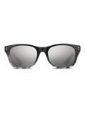 Gli Occhiali da sole Idol Plus di Smooder, in stile wayfarer nero con lenti grigie specchiate, sono mostrati frontalmente su sfondo bianco. Resistenti e alla moda, offrono protezione UV 400 per i tuoi occhi.