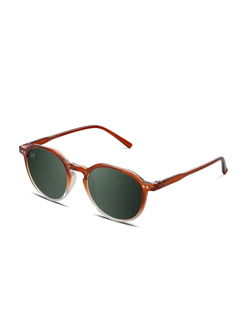 I TWIG Concept Milano Occhiali da sole Mailer sono occhiali da sole con montatura marrone e lenti rotonde in policarbonato verde scuro, che offrono una protezione UV 400. Su sfondo bianco, leggermente inclinati a sinistra.