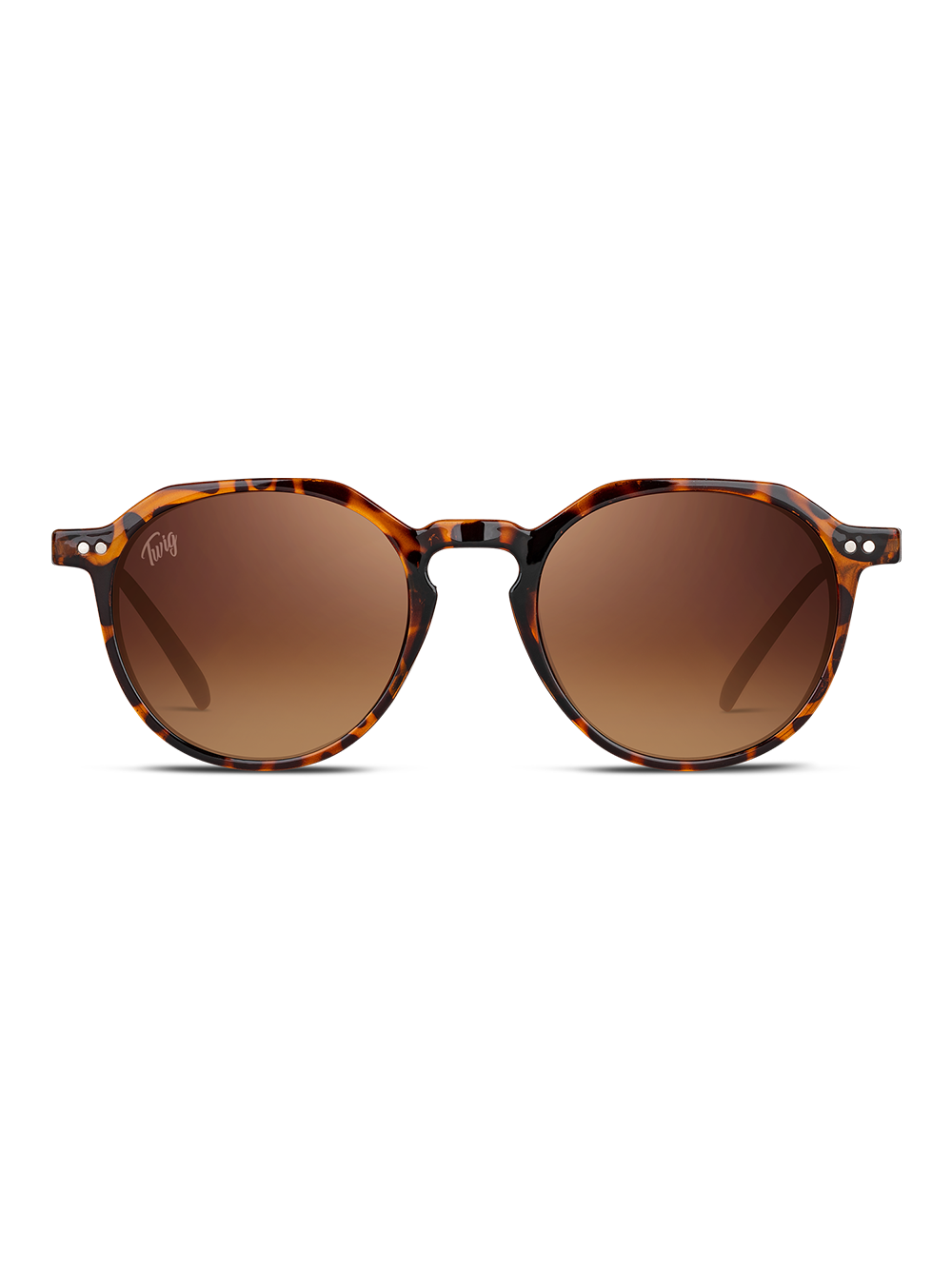 Gli Occhiali da sole Mailer di TWIG Concept Milano sono occhiali tondi tartarugati con lenti sfumate marrone scuro, realizzati in resistente policarbonato e con protezione UV 400, presentati frontalmente su sfondo bianco.