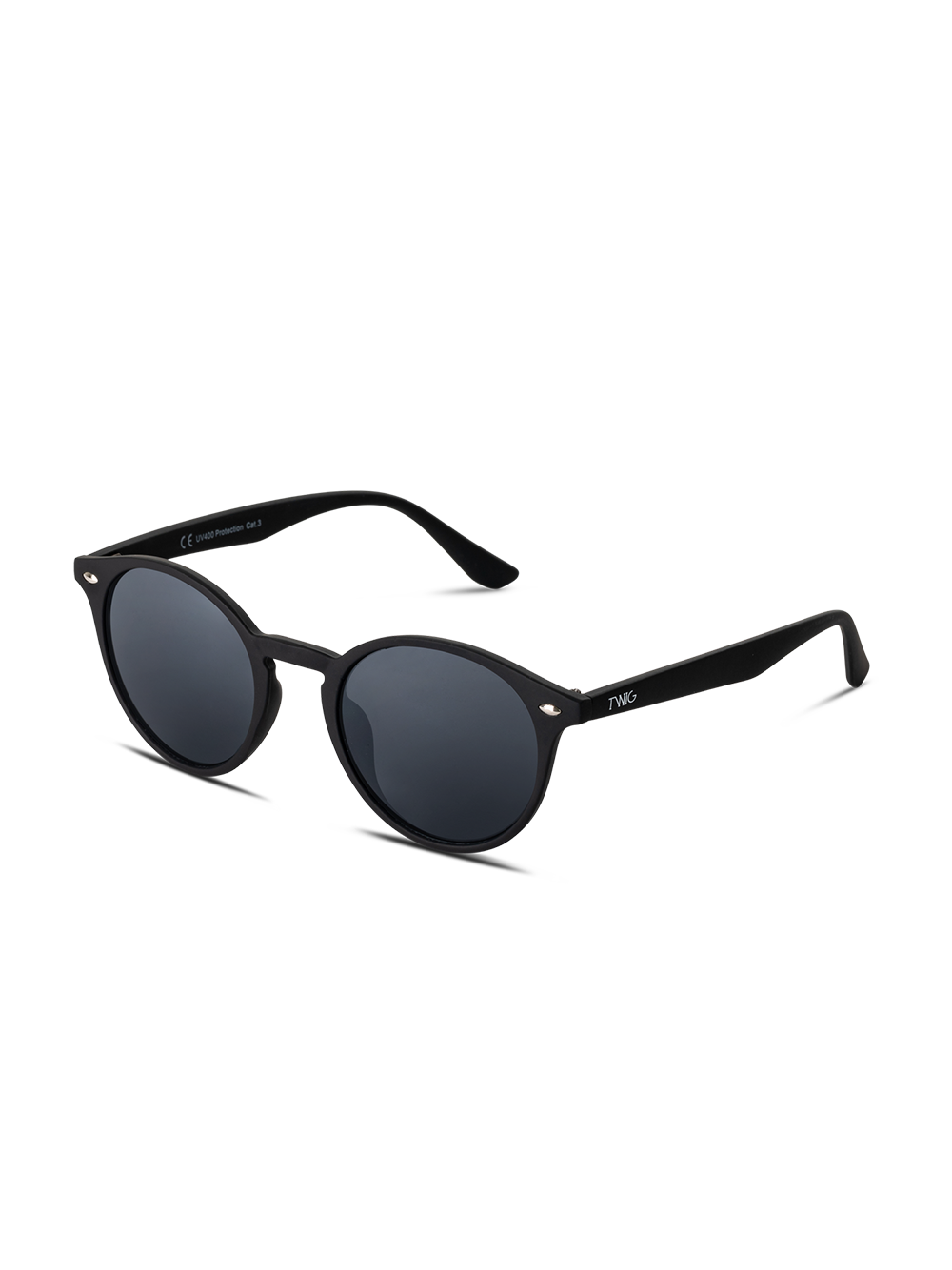 Gli Occhiali da sole Pollock di TWIG Concept Milano sono occhiali da sole tondi di colore nero con lenti scure e stanghette leggermente ricurve, realizzati in policarbonato resistente, su sfondo bianco.