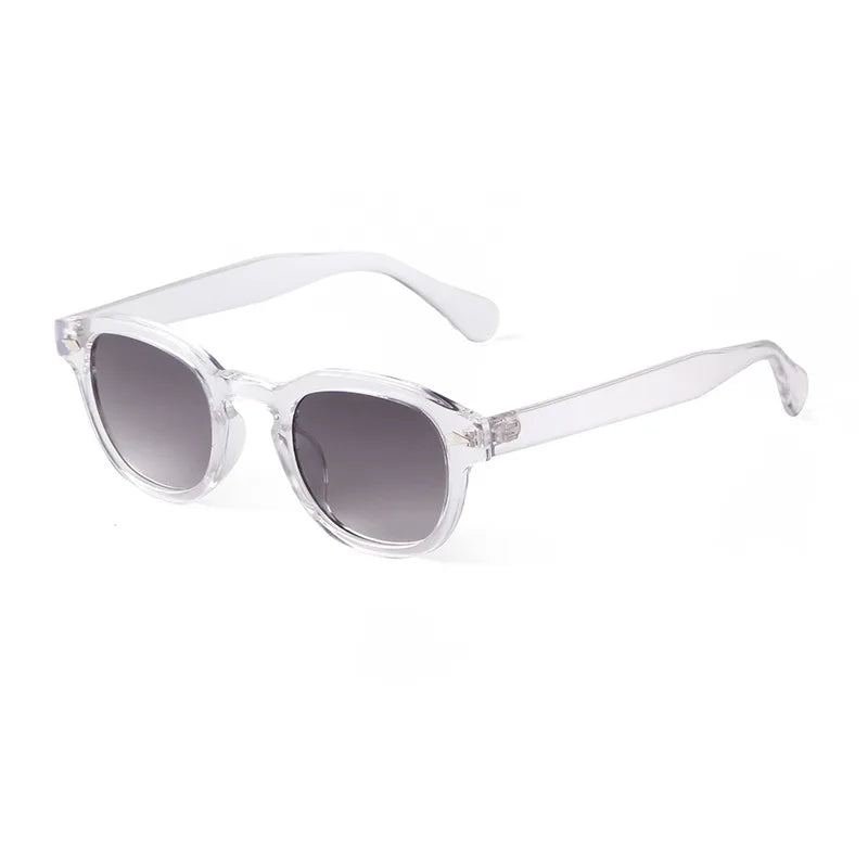 PACOSHOP24.COM Occhiali da sole vintage fashion retrò rotondi Unisex in policarbonato, con montatura trasparente e lenti scure, presentati su sfondo bianco leggermente inclinato.