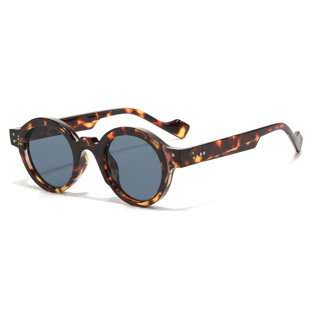 Gli Occhiali da Sole Rotondi punk Retrò UV400 di PACOSHOP24.COM sono caratterizzati da una montatura tartarugata, lenti blu scuro e spesse stanghette curve con un design di ispirazione retrò, su sfondo bianco.