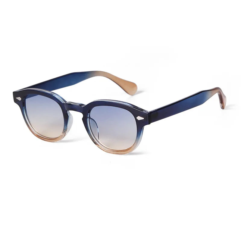 Gli Occhiali da sole vintage fashion retrò rotondi Unisex Policarbonato di PACOSHOP24.COM sono caratterizzati da montatura rotonda blu, lenti sfumate dal blu al marrone chiaro e aste blu con punte marroni: di tendenza, unisex e versatili.