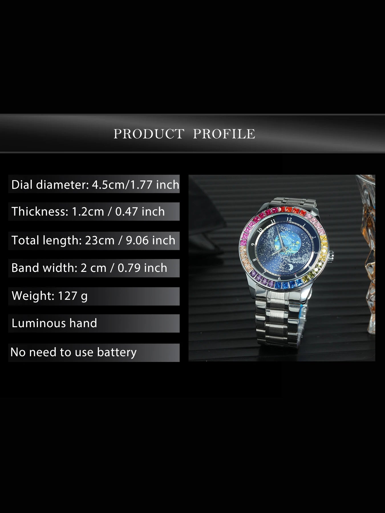 L'Orologio automatico uomo cielo stellato Design luminoso di PACOSHOP24.COM, un orologio da uomo in argento con quadrante blu stellato e lunetta multicolore, è dotato di lancette luminose, non necessita di batteria, oltre a specifiche su diametro, spessore, lunghezza, larghezza e peso del quadrante.