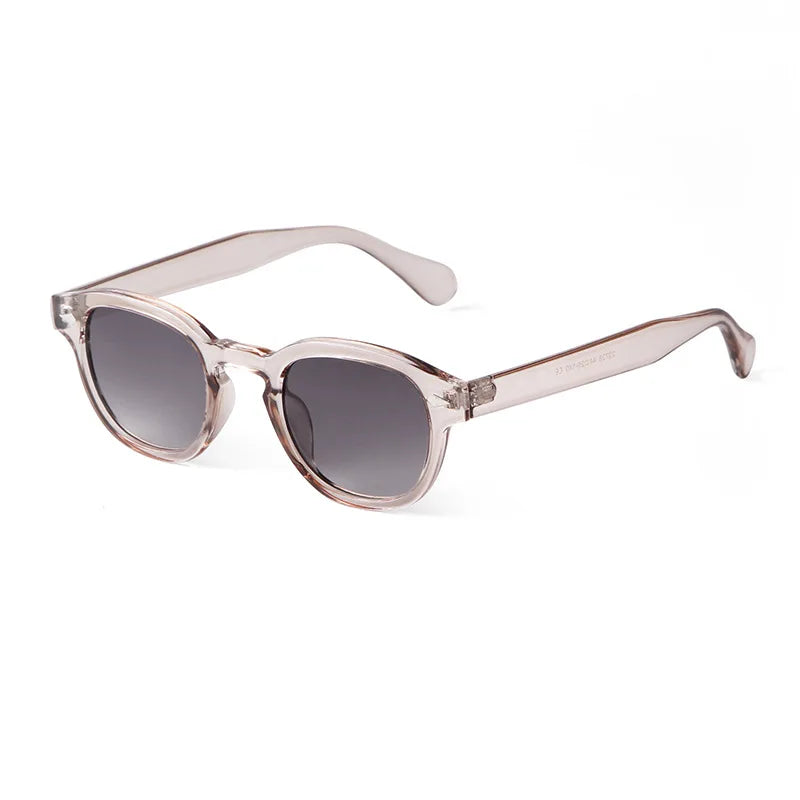 Occhiali da sole vintage fashion retrò rotondi unisex in policarbonato di PACOSHOP24.COM: montatura chiara con leggero riflesso rosa, lenti scure rotonde e aste curve per uno stile retrò su sfondo bianco.