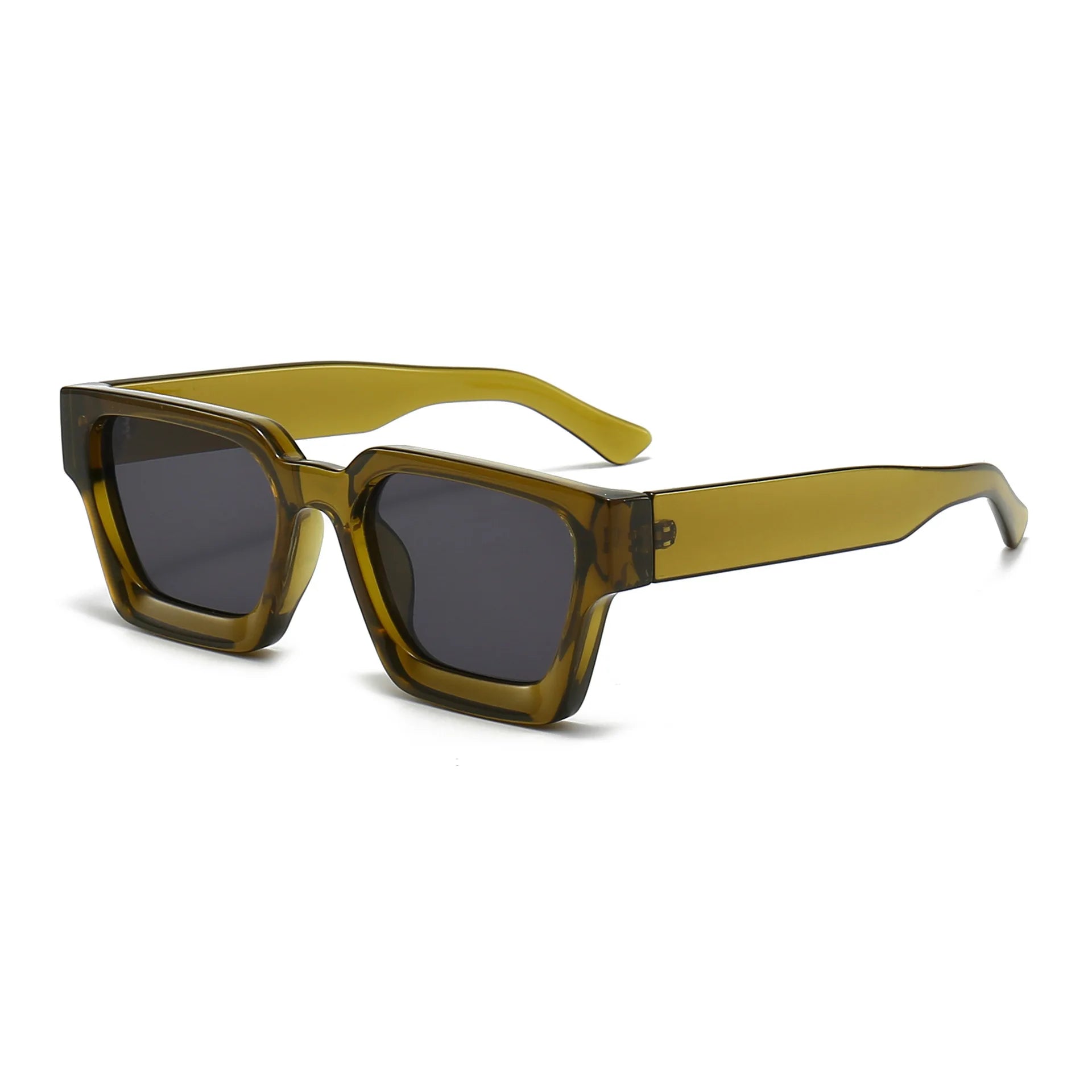 Gli Occhiali da sole con montatura quadrata Fashion Retrò Vintage di PACOSHOP24.COM sono caratterizzati da montatura quadrata verde oliva, lenti scure UV400 e spesse stanghette in plastica traslucida, su sfondo bianco.