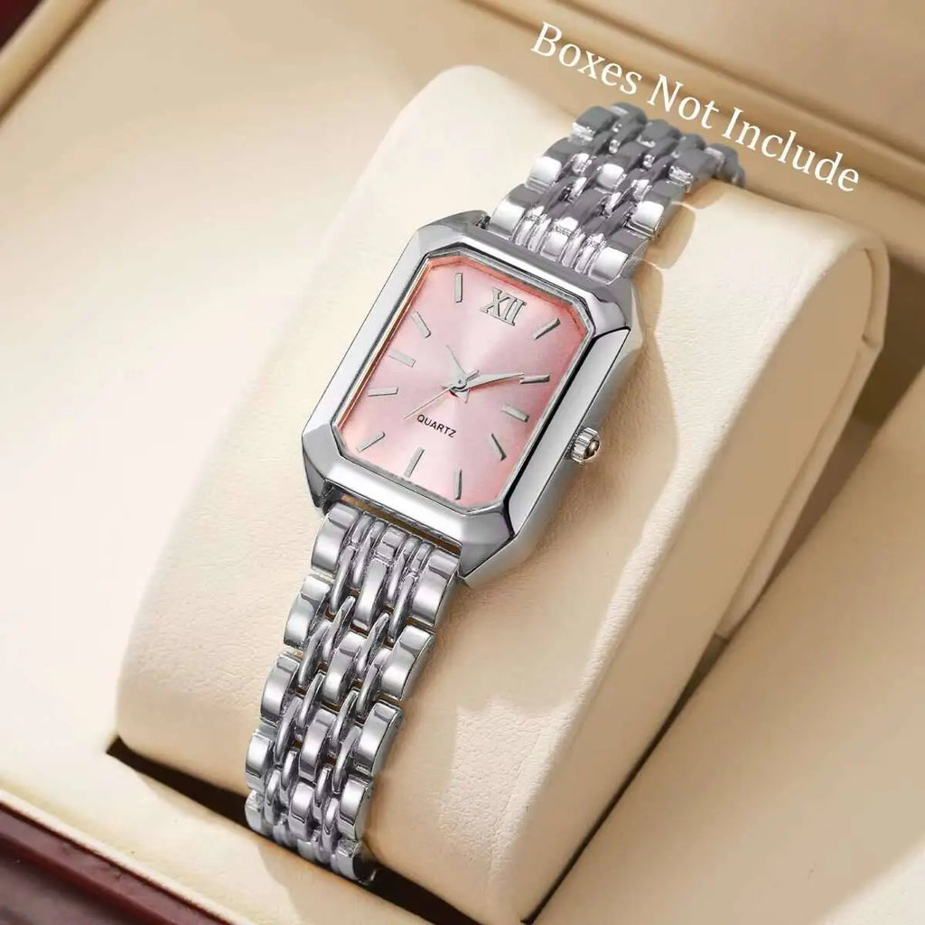 L'Orologio al quarzo donna rettangolare alla moda & Fashion di PACOSHOP24.COM è caratterizzato da una fascia a maglie in metallo argentato e da un quadrante ottagonale rosa con numero romano XII. Mostrato su un cuscino color crema. Testo: Scatole non incluse. Precisione al quarzo per ogni occasione.