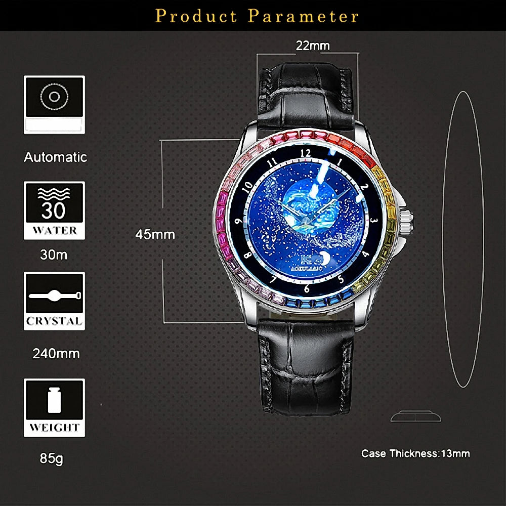 L'Orologio automatico uomo cielo stellato Design luminoso di PACOSHOP24.COM ha un cinturino in pelle nera, lunetta colorata, quadrante cosmico, cassa di 45 mm, cinturino di 240 mm, spessore di 13 mm, impermeabilità di 30 metri, movimento automatico e pesa solo 85 g.
