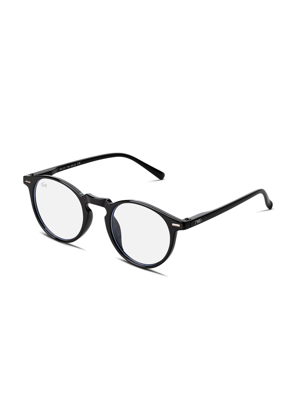 Occhiali luce blu Watson di TWIG Concept Milano: montatura rotonda nera con lenti chiare e sottilmente colorate di blu per ridurre lo stress visivo. Le stanghette sottili e ricurve assicurano il comfort. Visualizzati su sfondo bianco.