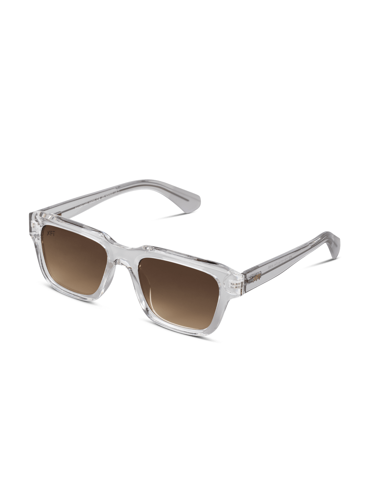Gli occhiali da sole Crystalith di X Frame Therapy sono caratterizzati da una montatura rettangolare chiara in acetato di cellulosa, lenti color marrone e aste spesse e dritte per un look moderno e unisex. Visualizzati su uno sfondo bianco.