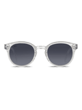 Gli occhiali da sole rotondi unisex Luminatrix di X Frame Therapy sono caratterizzati da montatura chiara e lenti scure sfumate con protezione UV, esposte in avanti su uno sfondo chiaro.