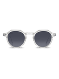 Gli Occhiali da sole Lucentia rotondo Unisex di X Frame Therapy sono caratterizzati da montatura chiara e traslucida e lenti scure sfumate, centrate su uno sfondo bianco. Godetevi un'elegante protezione UV400 con questi occhiali da sole XFT.
