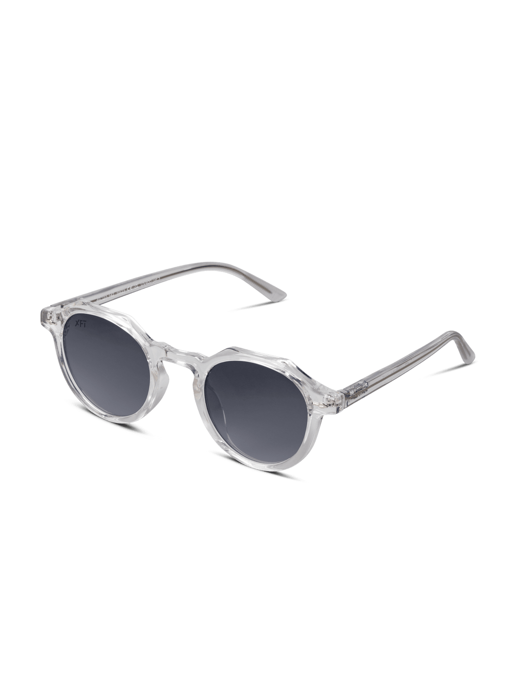 Occhiali da sole Lucentia rotondo Unisex di X Frame Therapy, con montatura chiara e lenti scure UV400. Su sfondo bianco, gli occhiali da sole sono angolati per mostrare sia la vista frontale che le stanghette laterali.