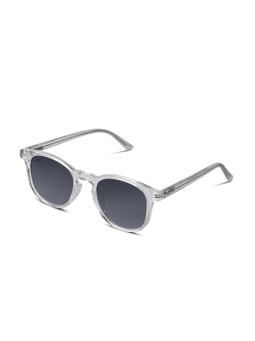 Gli occhiali da sole Prismalith di X Frame Therapy sono caratterizzati da una montatura chiara con lenti rotonde scure UV400, stanghette sottili e struttura leggera in acetato di cellulosa. Presentati su uno sfondo bianco, offrono un design moderno e minimalista.