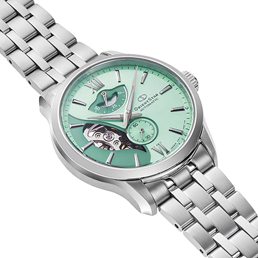 L'Orient Star Skeleton Limited Edition RE-AV0B11E00B di Orient è un orologio automatico da uomo color argento con quadrante scheletrato verde menta, indici color argento, meccanismo a cuore aperto, indicatore della riserva di carica e bracciale in acciaio inossidabile.