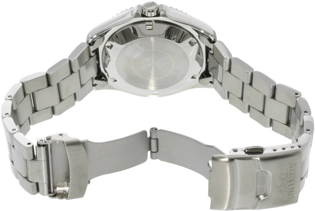 L'Orient Mako II Automatico FAA02001B9 di Orient è un orologio da polso in acciaio inossidabile con la chiusura aperta, che rivela il fondello dell'orologio automatico e il cinturino in metallo stile bracciale, disteso.